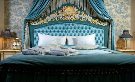 Интерьер спальни в синих цветах